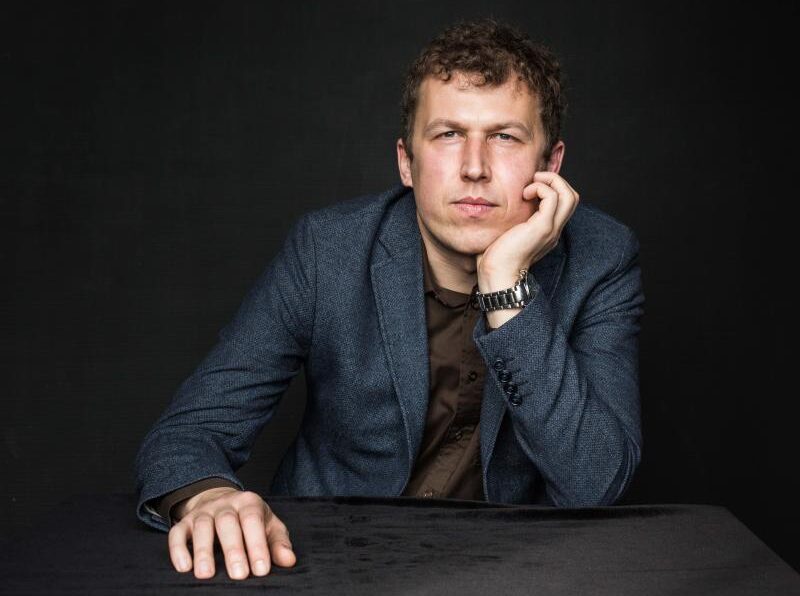 Nils Konstantinovs: Saruna, nevis audzināšana. Kā rīkoties, ja sava bērna somā atrodi e-cigareti?