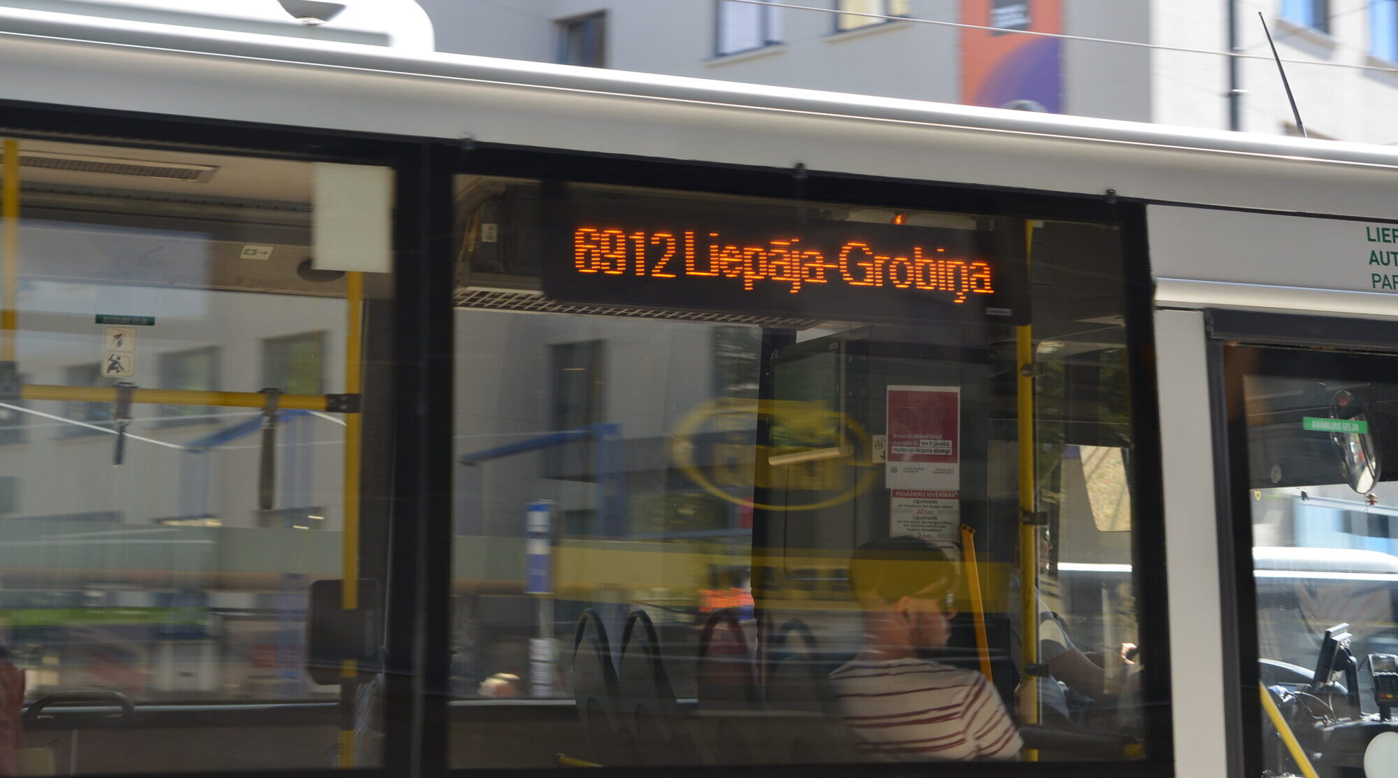 Grobiņas maršrutu autobusos ieviestas elektroniskas abonementa biļetes