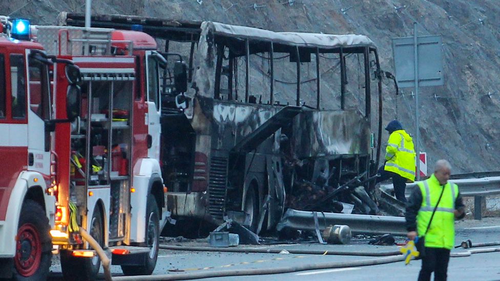 Bulgārijā traģiskā avārijā 45 bojāgājušie, tostarp 12 bērni