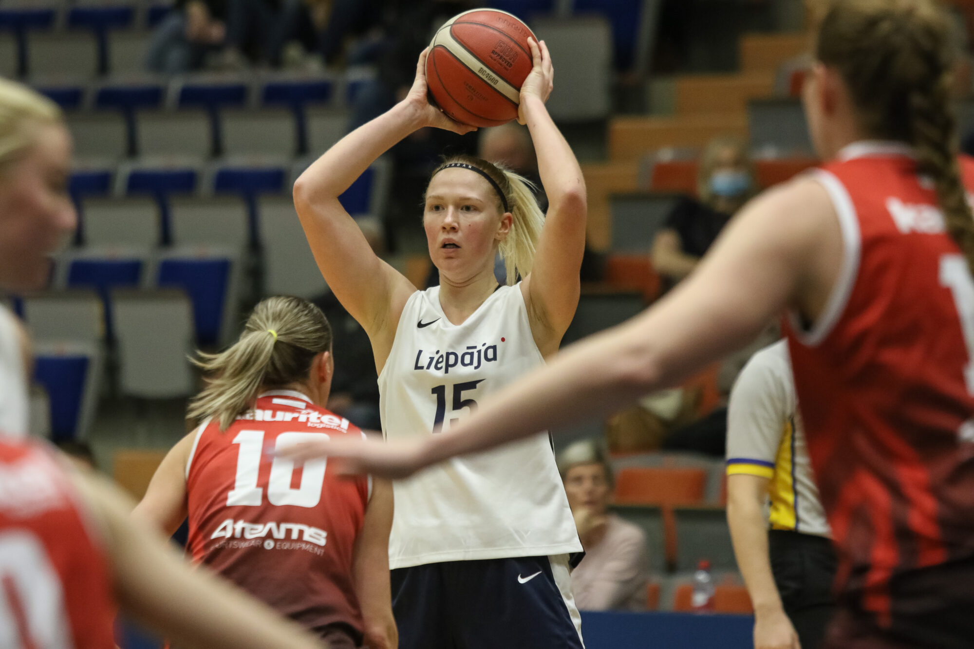 Mesilai-Kārmanai 37+12, Liepāja galotnē salauž Tallinas Universitāti