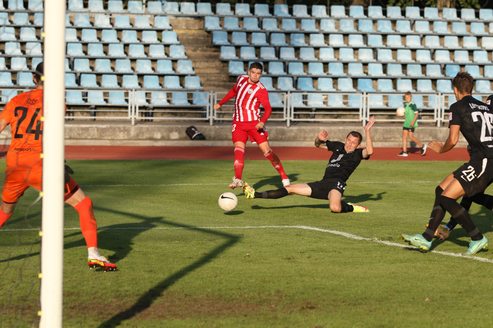 “Liepājas” futbolistiem intriga līdz pēdējam: bronza vai koks?