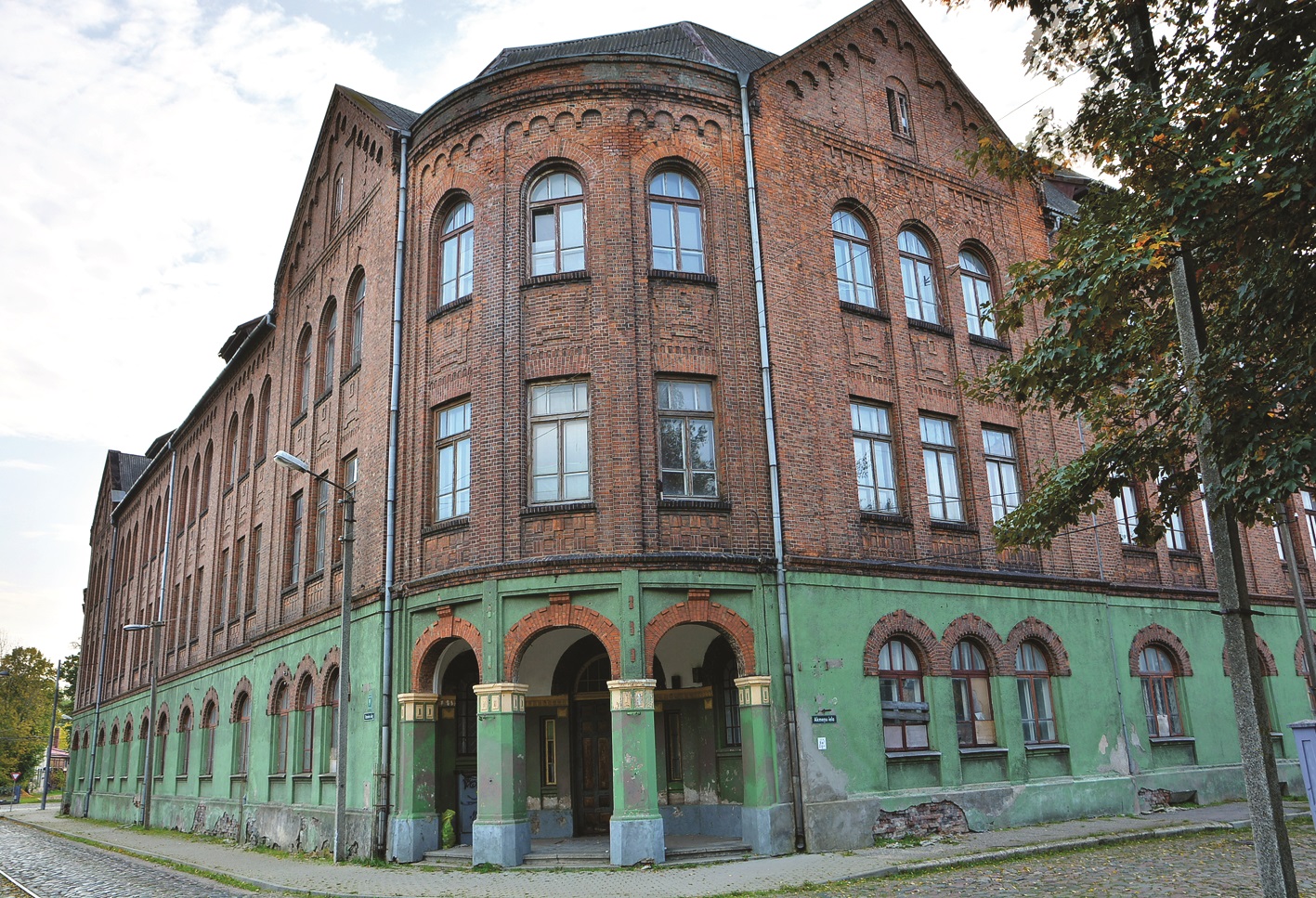 Emigrantu māja un “Kursas” klubs – jaunās rokās