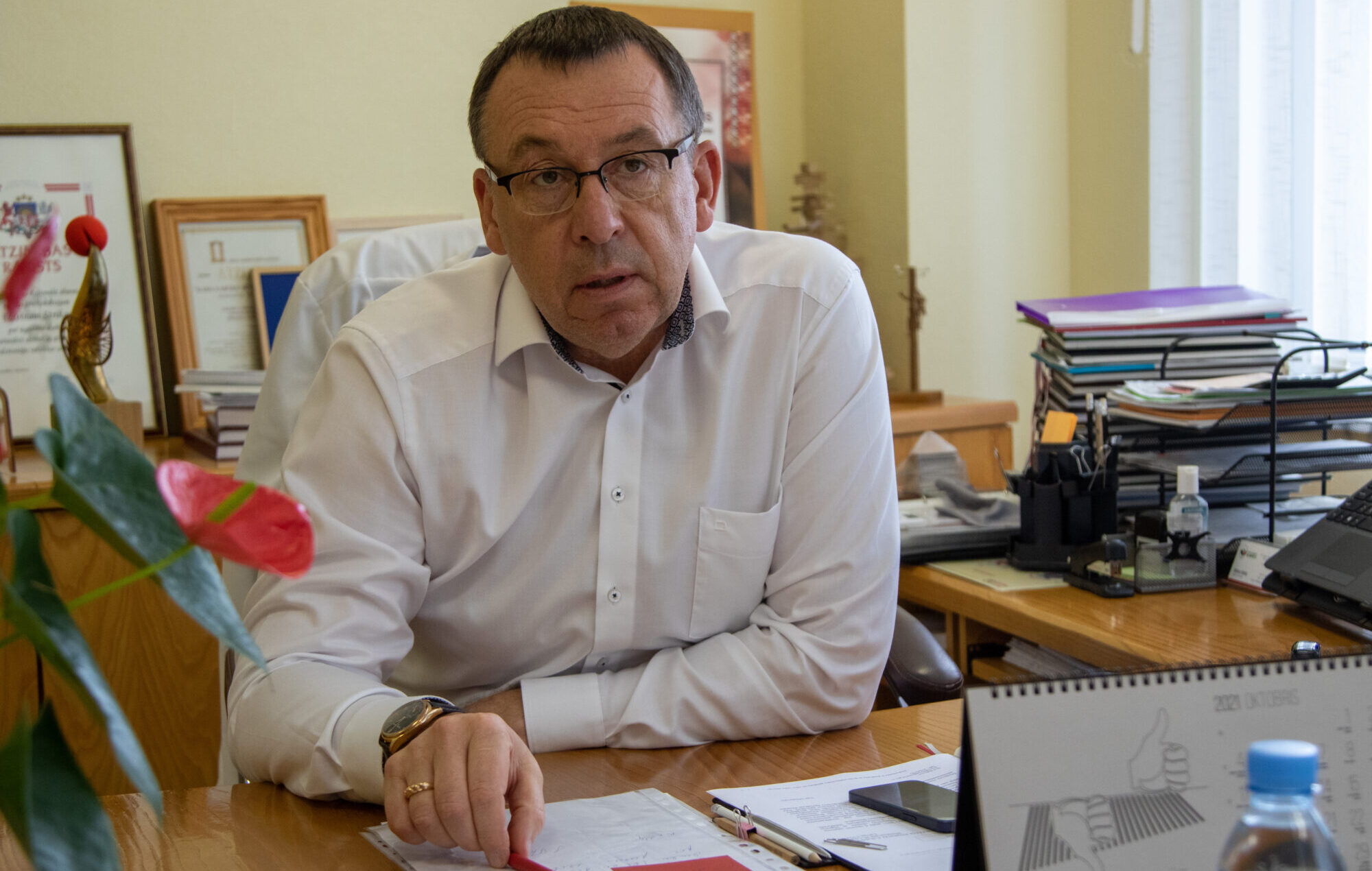 Domnieka krēslā: Edvīna Strika dusmas un lepnums