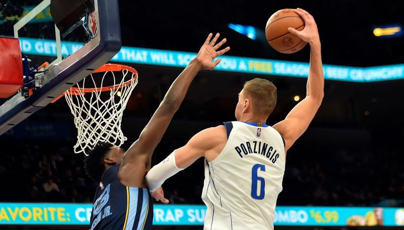 Porziņģim 19 punkti panākumā pret “Grizzlies”