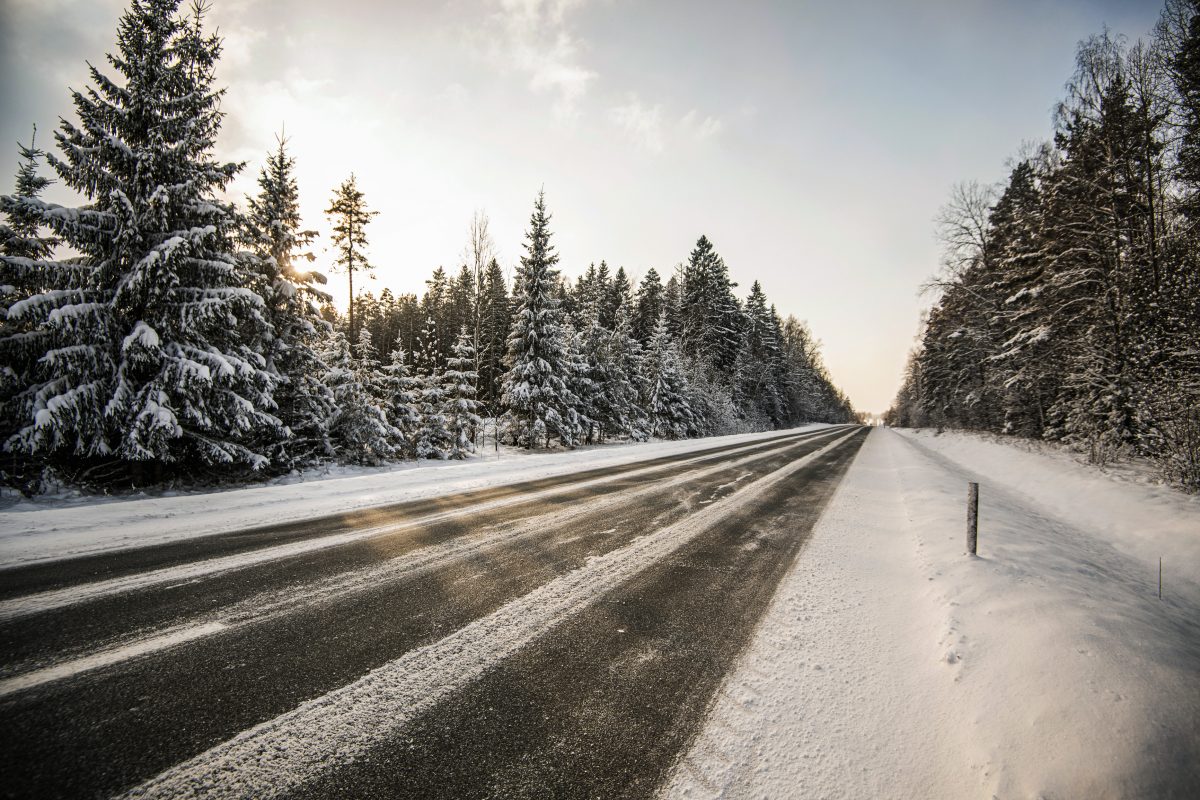 Arī šorīt lielākajā daļā Latvijas autoceļi ir sniegoti