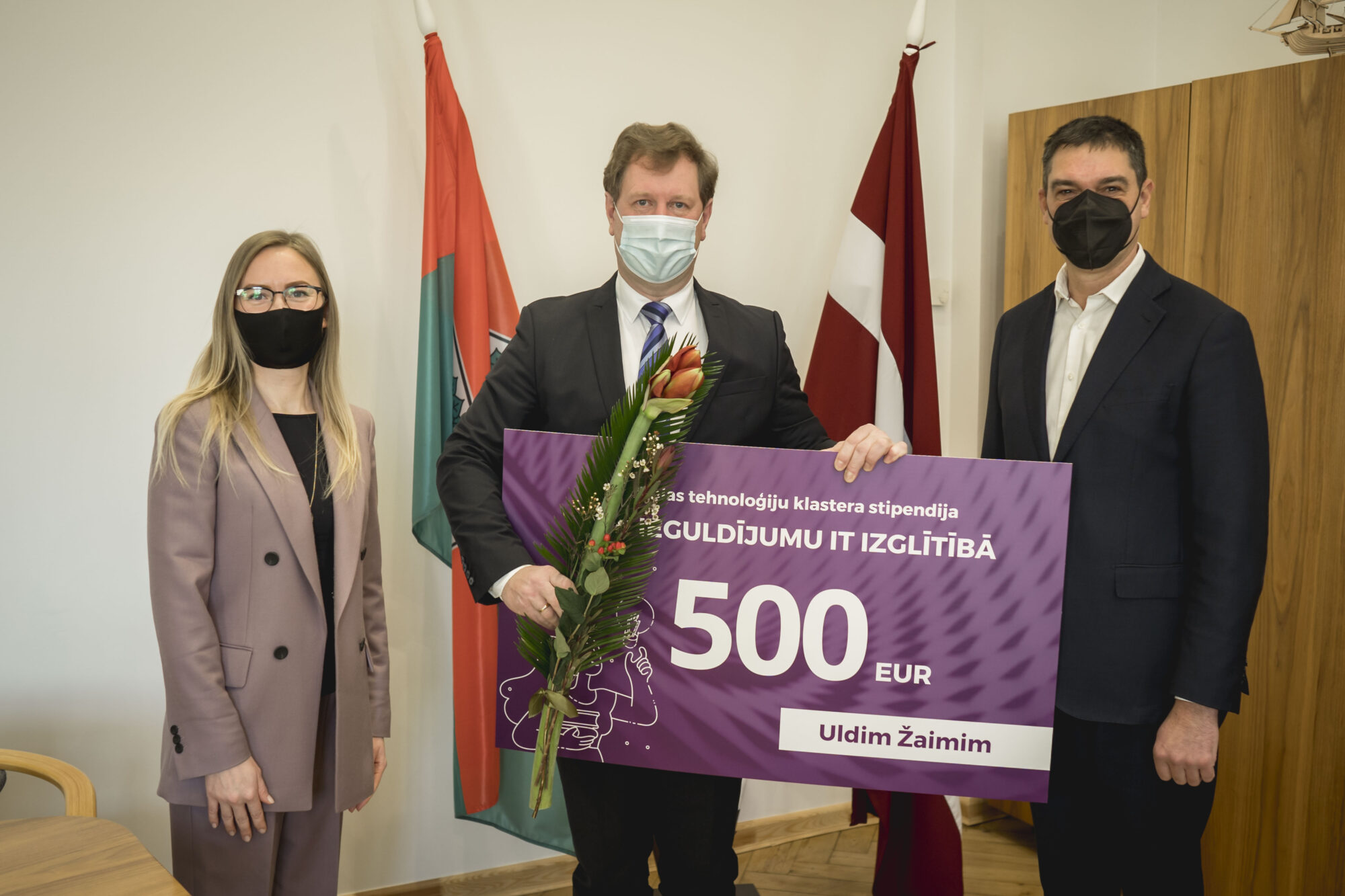 IT nozares pasniedzējiem pasniedz stipendijas 500 eiro vērtībā