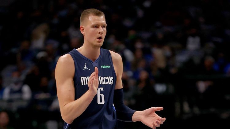 Porziņģis kājas sasituma dēļ uz jautājuma zīmes dalībai mačā pret ”Pelicans”