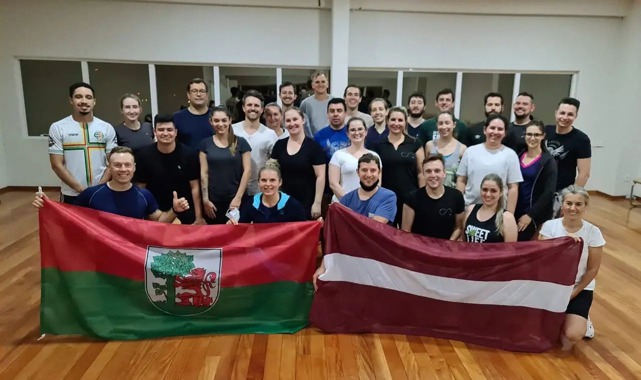 TDK ”Banga” vadītāja māca tautas dejas Brazīlijā