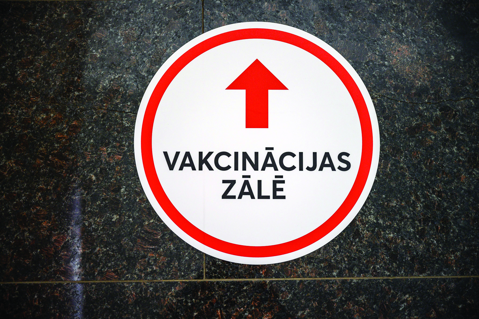 Pakāpeniski aizvērs vairākus vakcinācijas pret Covid-19 centrus