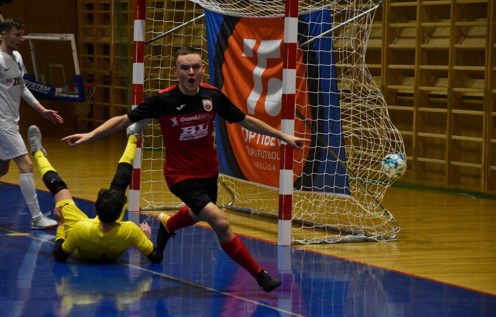 Telpu futbola sezona sākas uz pozitīvas nots
