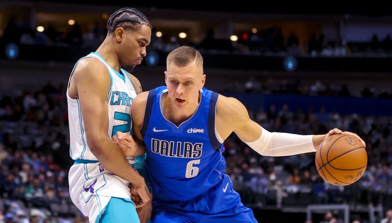 Porziņģim 24+13+5 un pirmā puslaika rekords “Mavericks” uzvarā pār “Hornets”