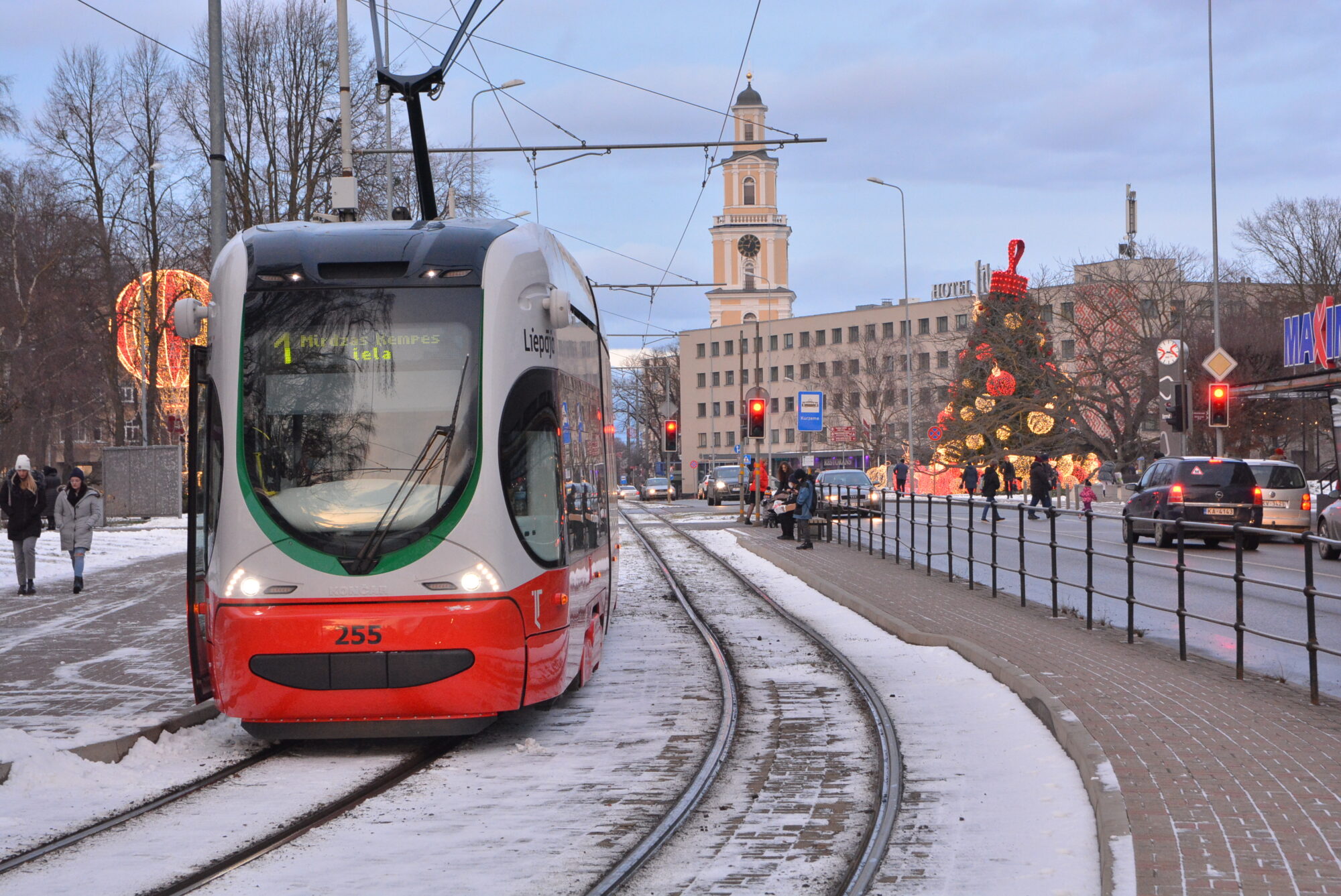 Klāt devītais jaunais zemās grīdas tramvajs. Vecais – uz Mārupi