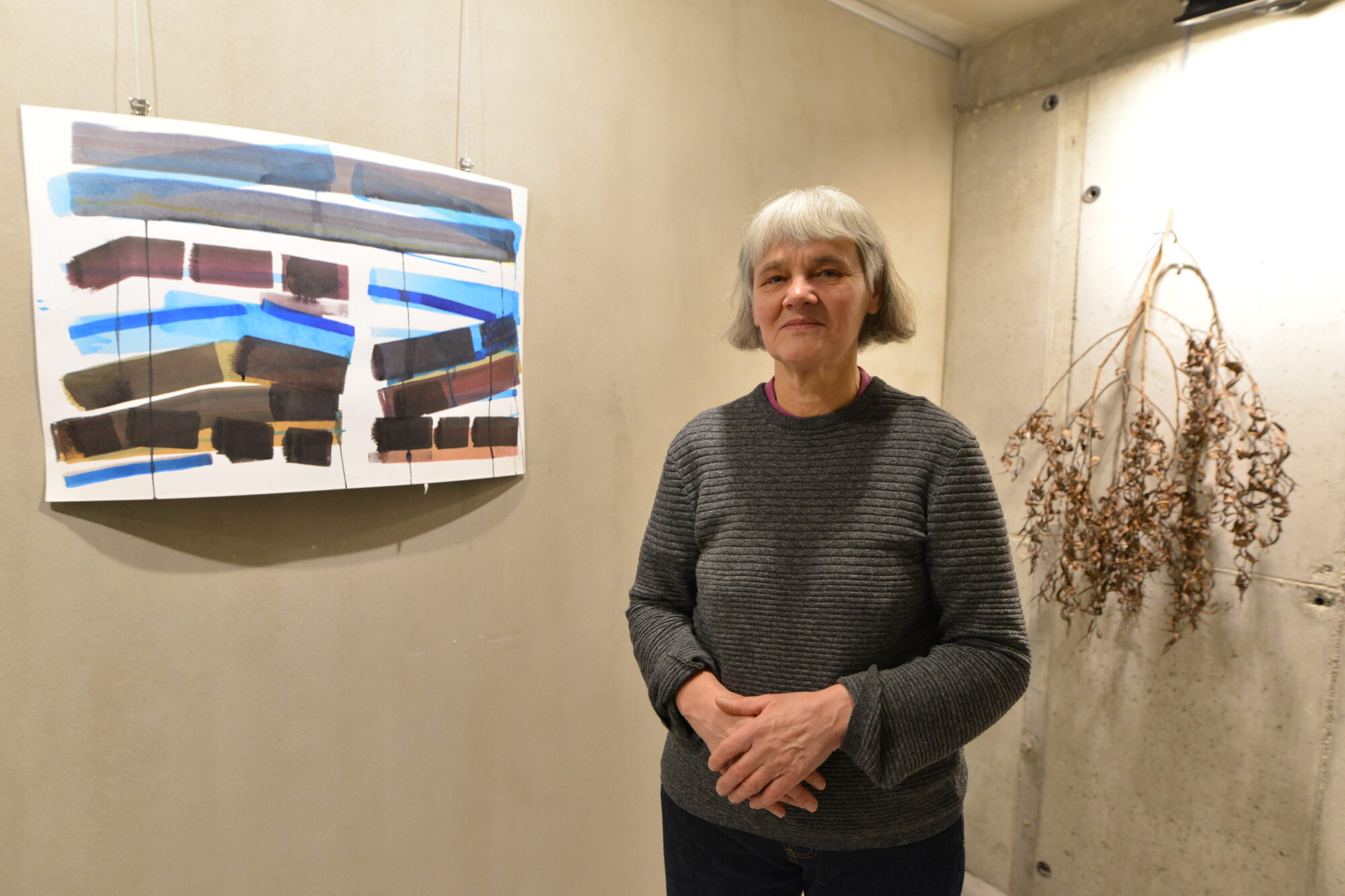 Galerijā ”Romas dārzs” apskatāma mākslinieces Ilzes Karlsones personālizstāde ”Koku pēcnāves dzīve”