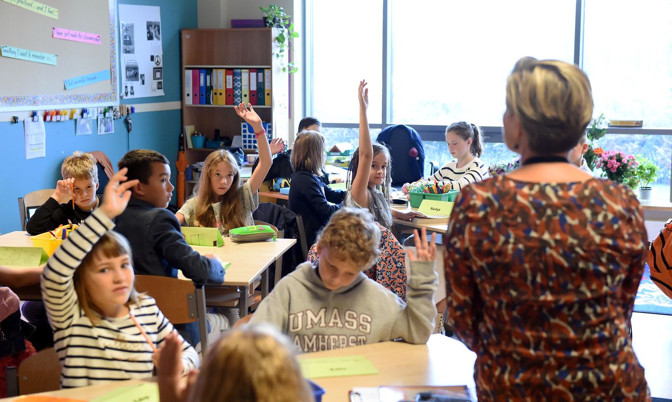 Skolēniem nepagarinās mācību gadu
