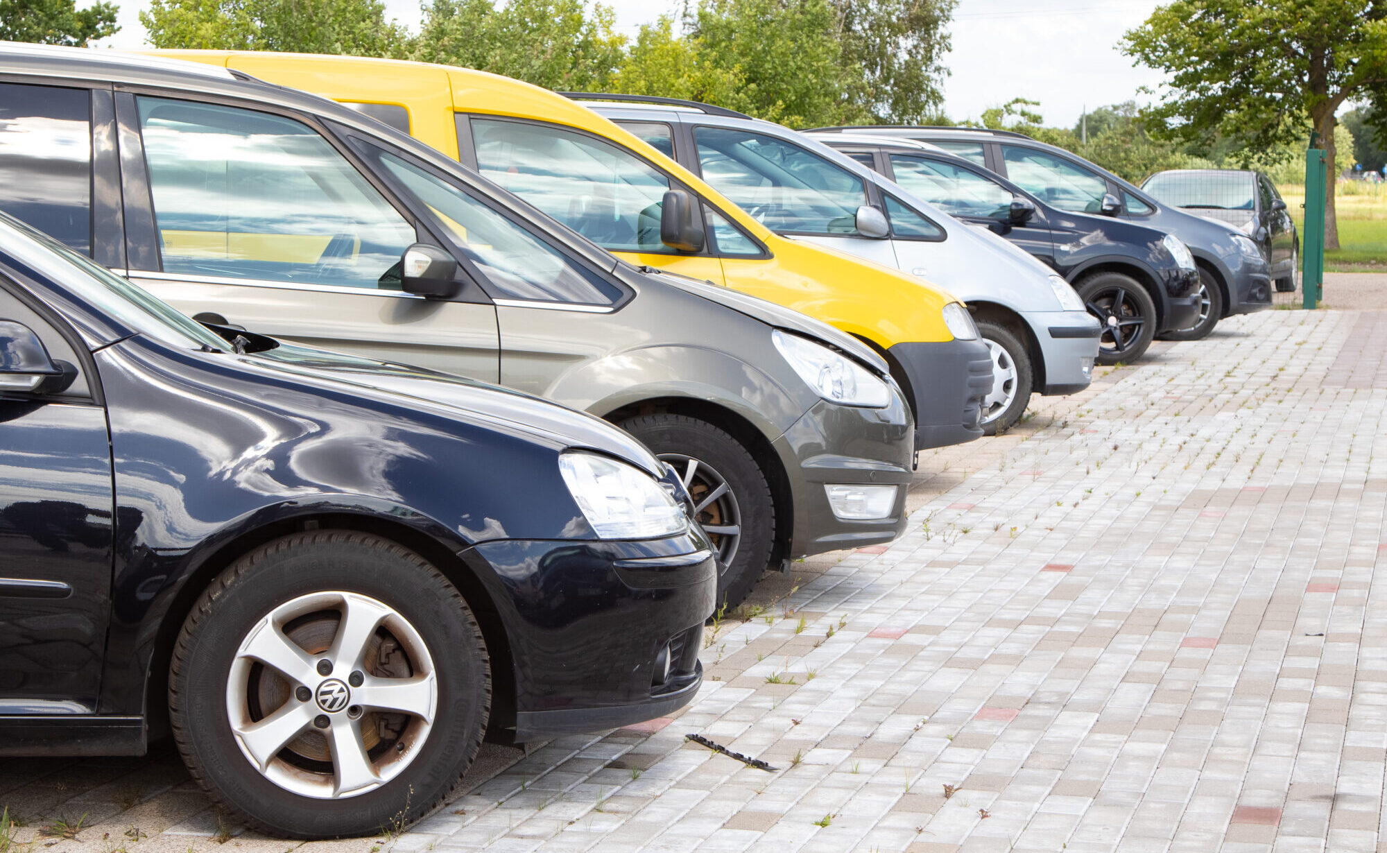 Ņem, kas ir, vai gaidi kā bērnu. Līdz jauna automobiļa piegādei var paiet pat gads