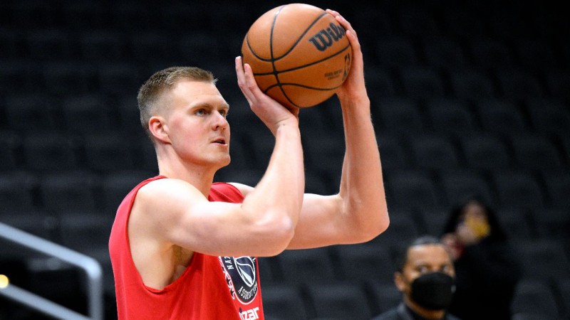 Porziņģis izlaidīs arī spēli pret Sanantonio “Spurs”