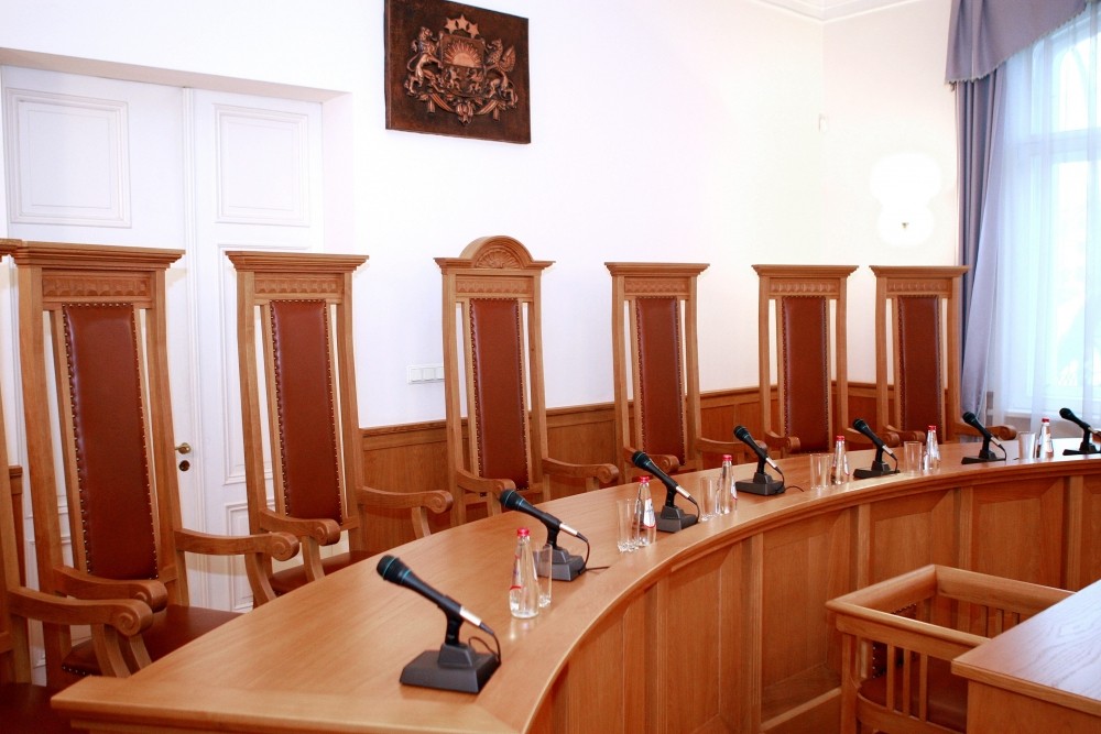 Pēc Valsts kontroles pieteikuma vērtēs, vai Satversmei atbilst zāļu kompensācijas regulējums