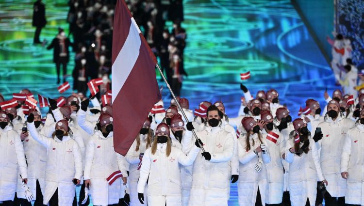 Ar tradicionālo uguns iedegšanu oficiāli atklāj Pekinas ziemas olimpiskās spēles