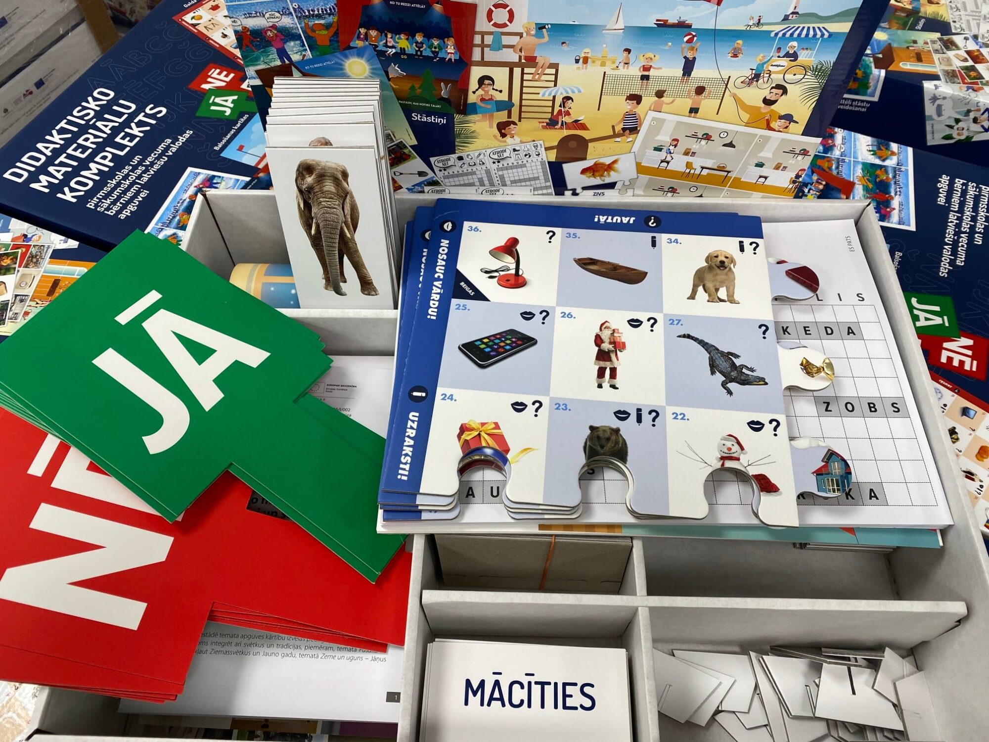 Mazākie saņem mūsdienīgus mācību materiālus
