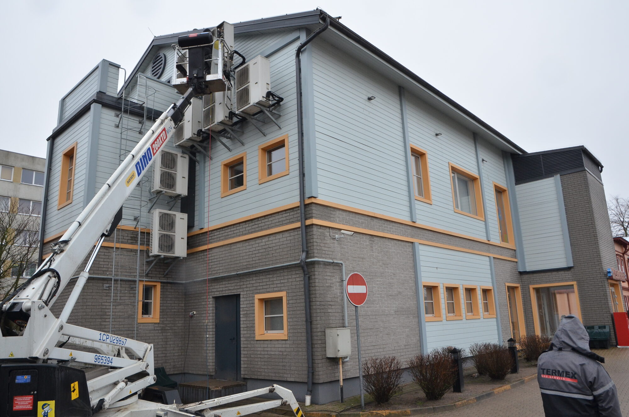 Rekonstruētais “Hesburger” durvis vērs martā