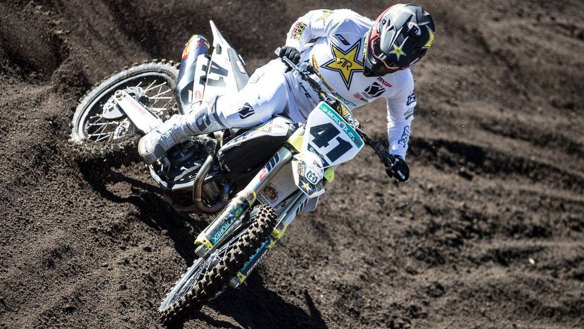 Jonass ar “Husqvarna” motociklu pieteicies “Lacapelle-Marival” motokrosam