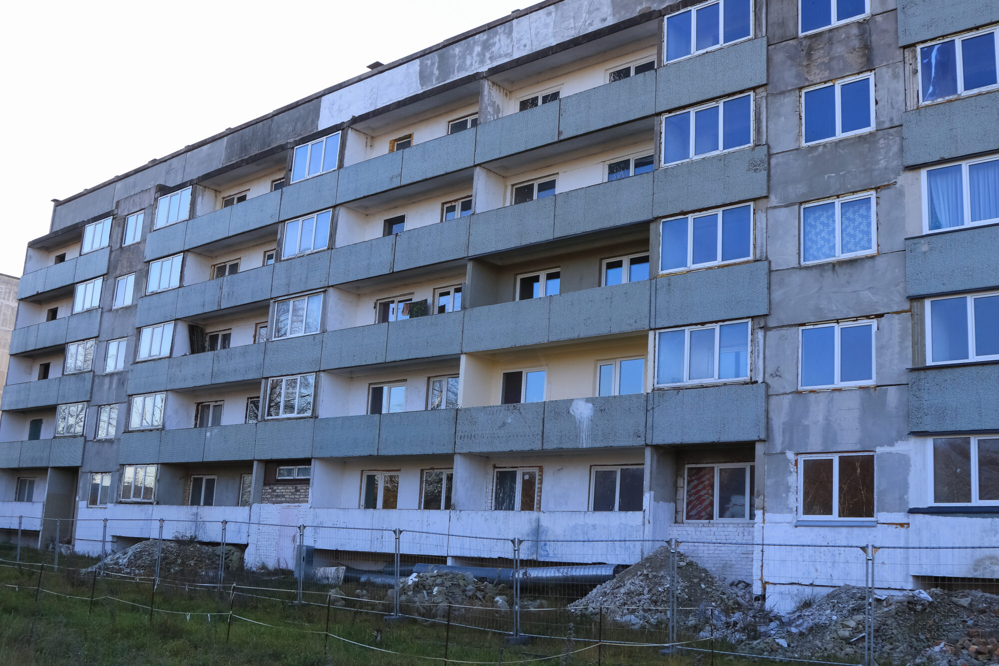 Gadā pie pašvaldības īres dzīvokļa tiek apmēram 160 ģimeņu vai vientuļu cilvēku. Bet ne jebkurš