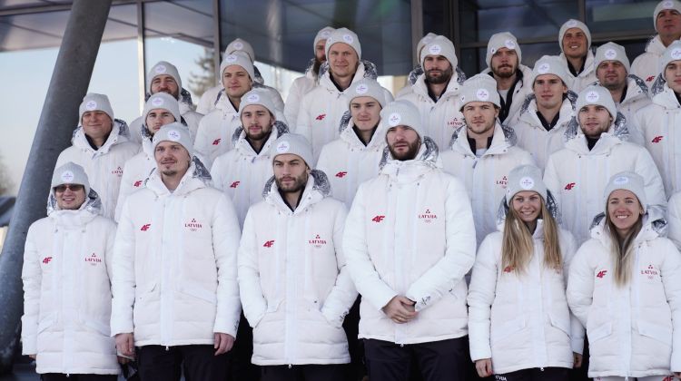 Latvijas izlases hokejistiem lidostā septiņas pozitīvas analīzes