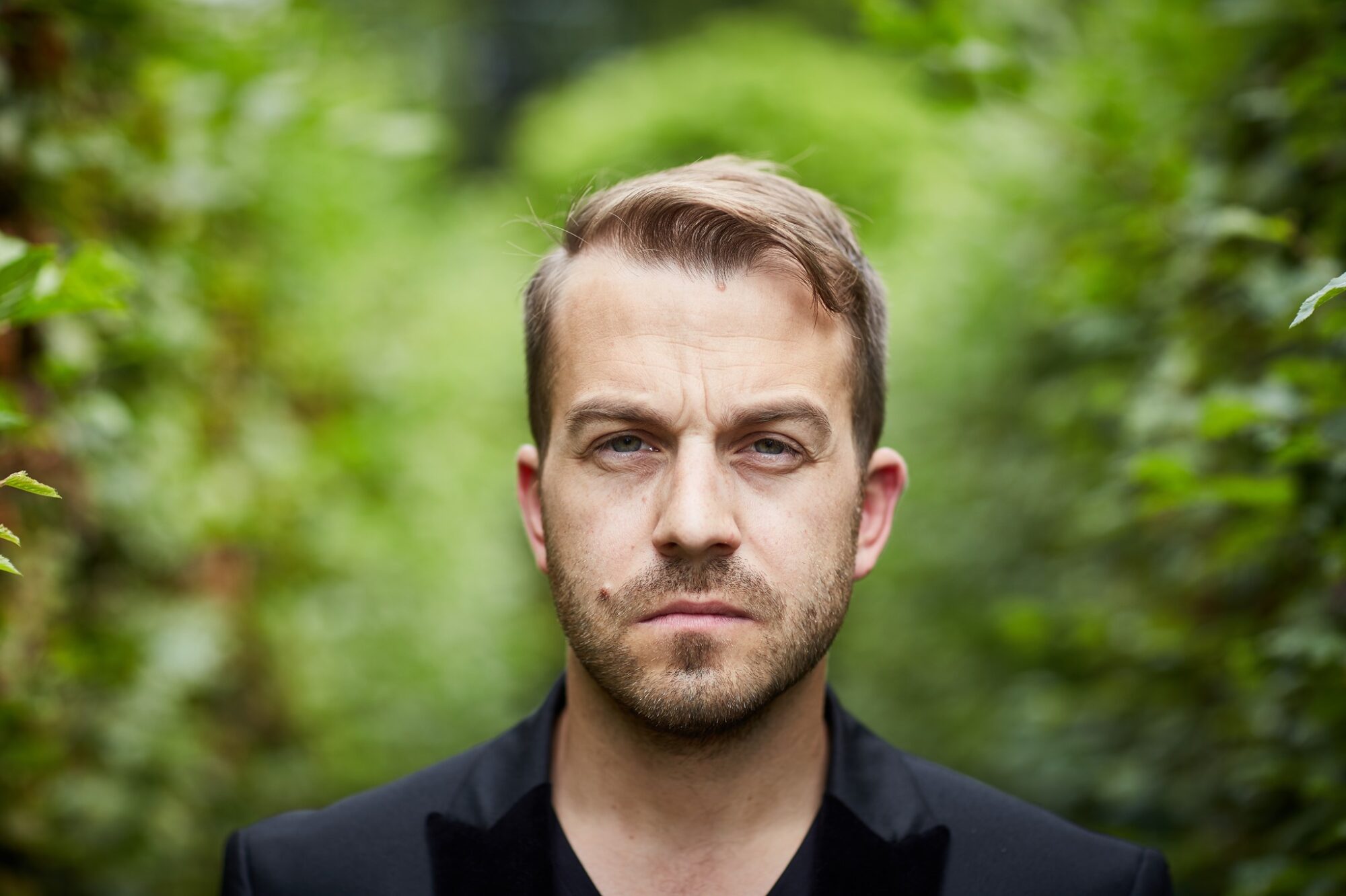 ”Kremerata Baltica” un pianists Adams Kosmeja jubilejā atskaņos Pelēci un Šnitki