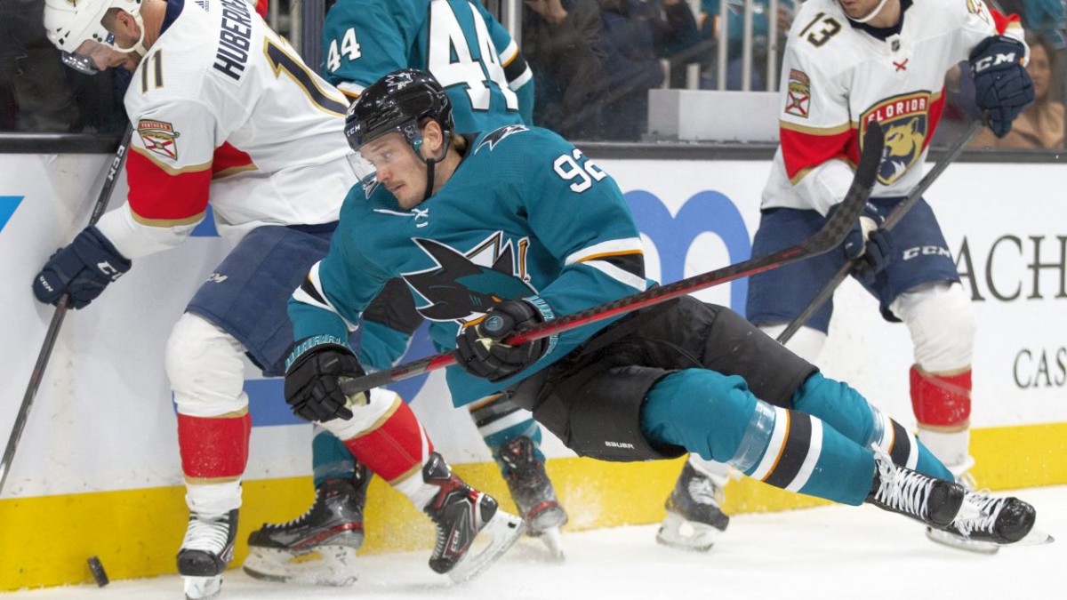 Balcers aktīvs spēka spēlē, “Sharks” zaudē Austrumu konferences līderei