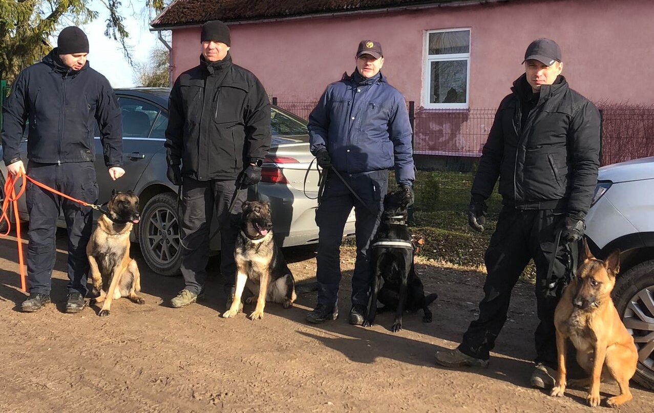Dienvidkurzemes novadā no nelegālās aprites izņem 44 tūkstošus cigarešu un nereģistrētu ieroci