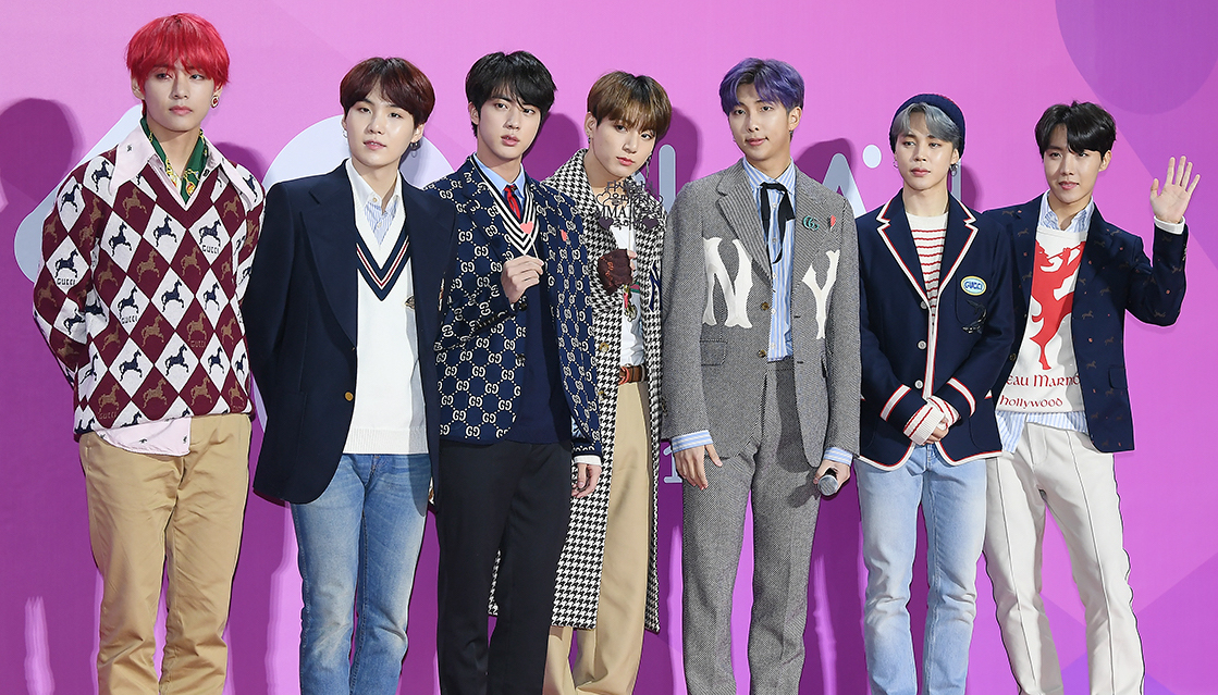 Korejas puišu grupa BTS atzīmē pievienošanos miljarda klubam