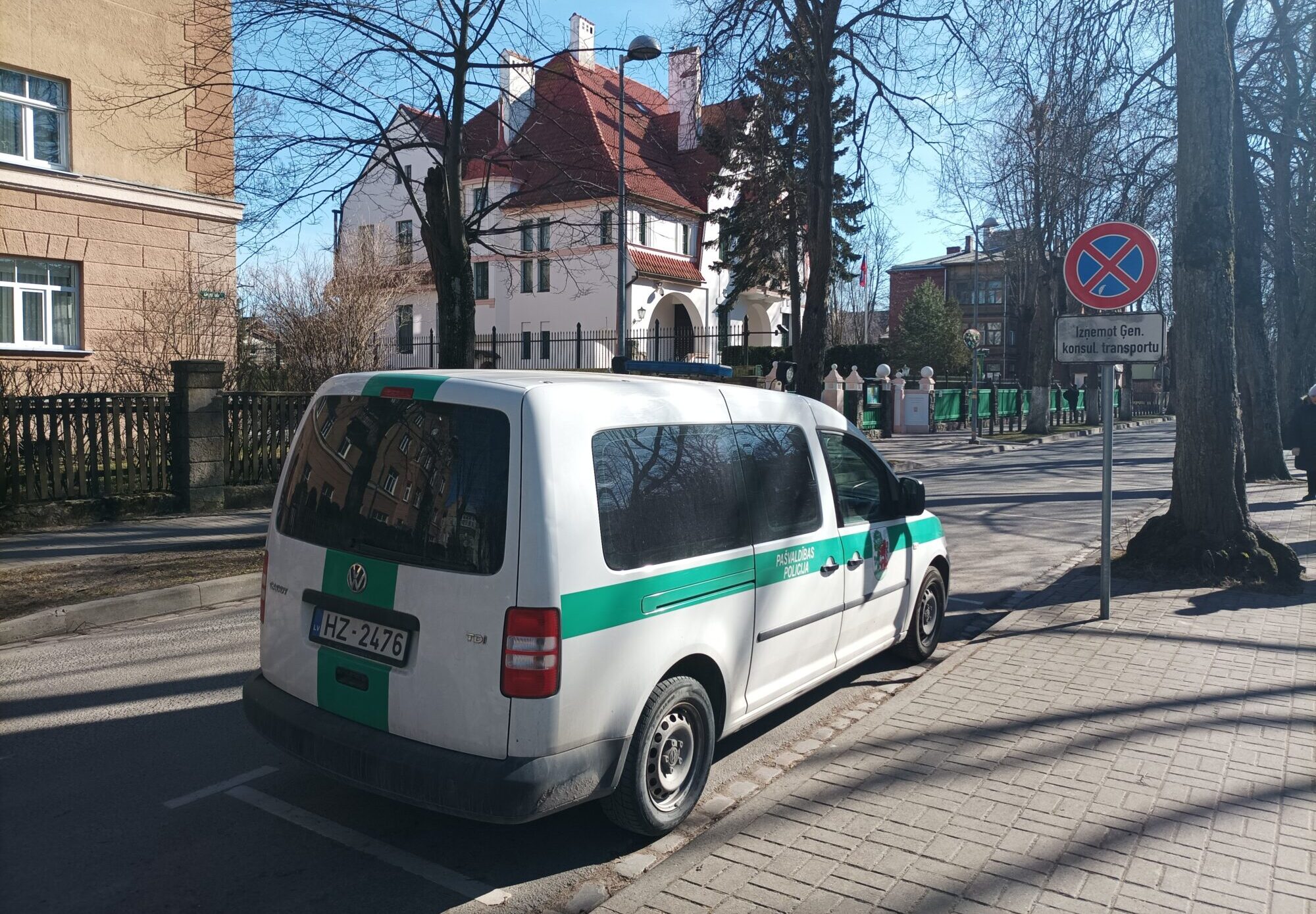 Pašvaldības policija pie Krievijas ģenerālkonsulāta dežūrē sadarbībā ar Valsts policiju