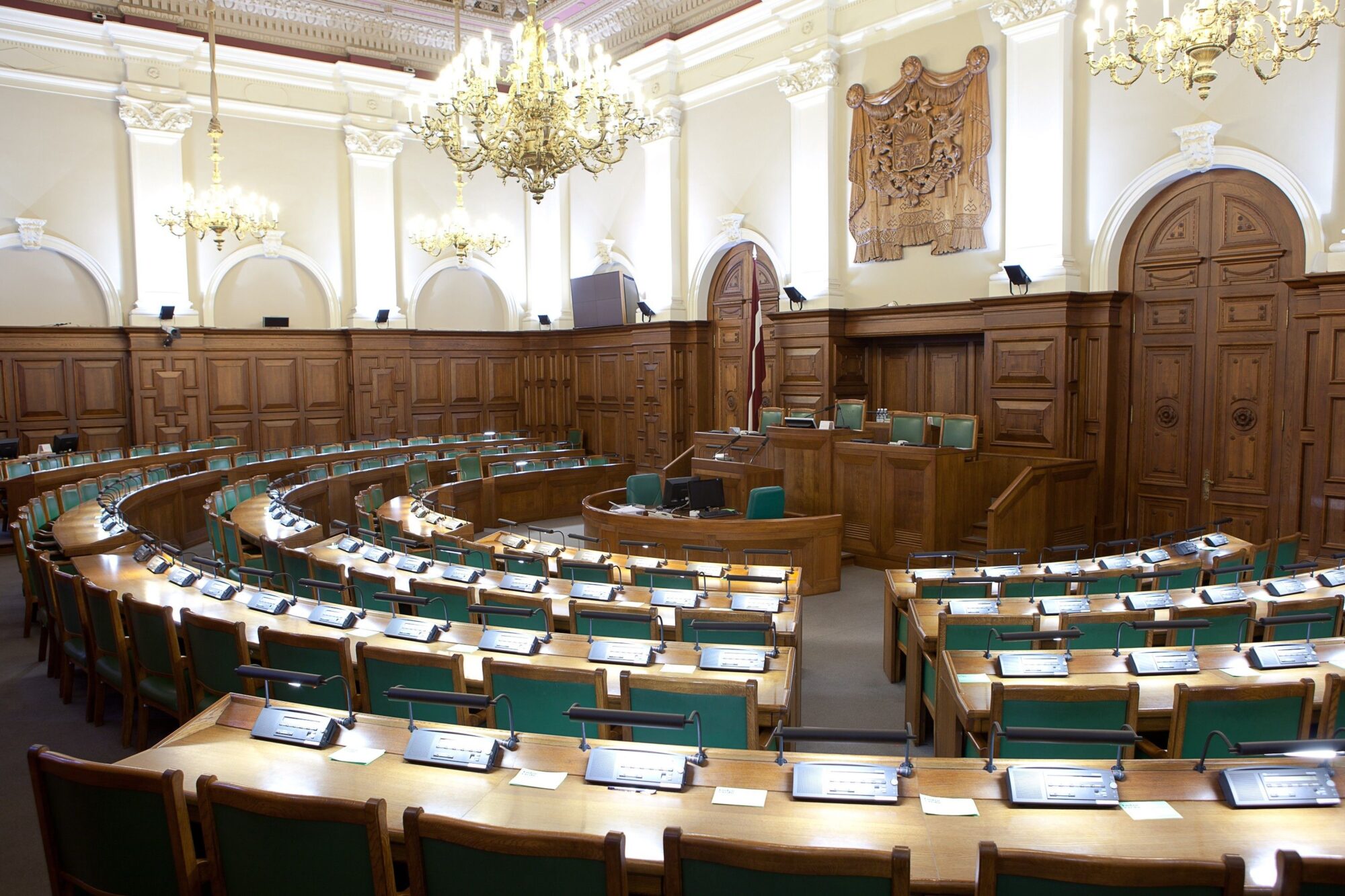 No aprīļa atceļ Covid-19 sertifikāta prasību Saeimas un pašvaldību deputātiem