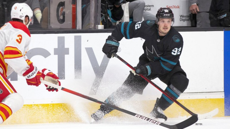 Balcers aktīvs uzbrukumā un spēka cīņā, “Sharks” zaudē piekto spēli pēc kārtas