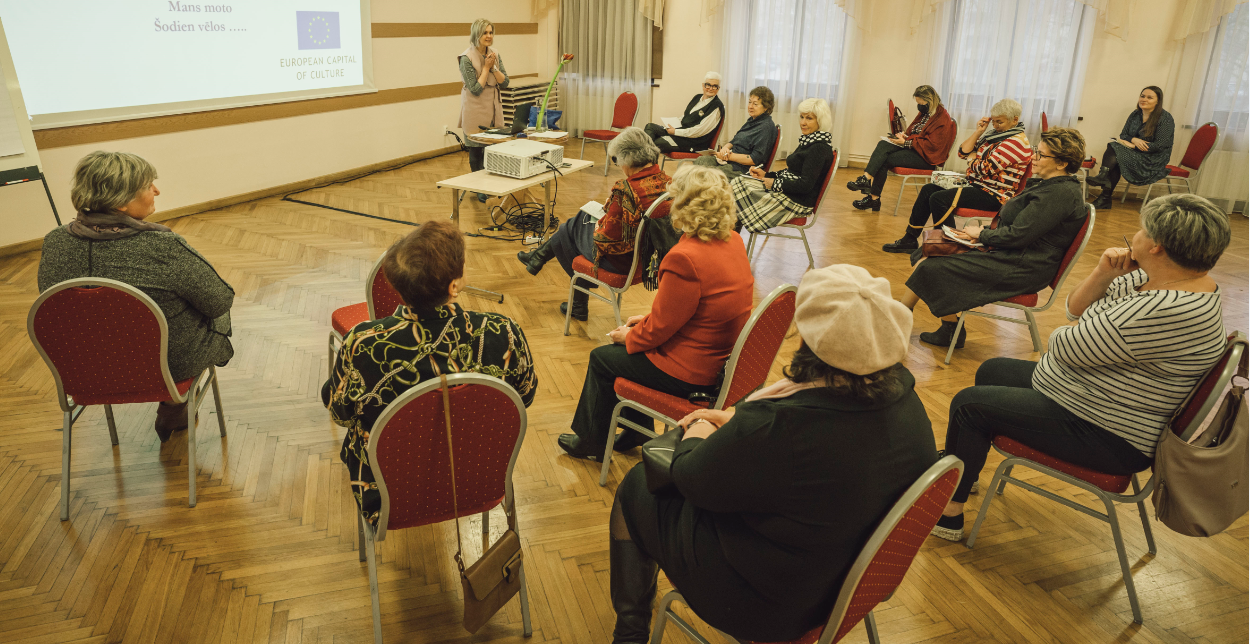 Liepājas un Dienvidkurzemes novada senioriem rīko tikšanos mācību vajadzību izzināšanai