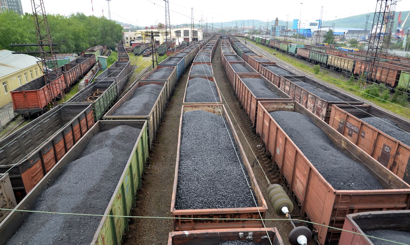 EP prasa pilnu embargo Krievijas naftai, oglēm, kodoldegvielai un gāzei