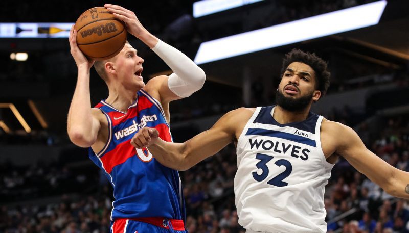 Porziņģim 25 punkti ar augstu precizitāti “Wizards” uzvarā pār Taunsu un “Wolves”
