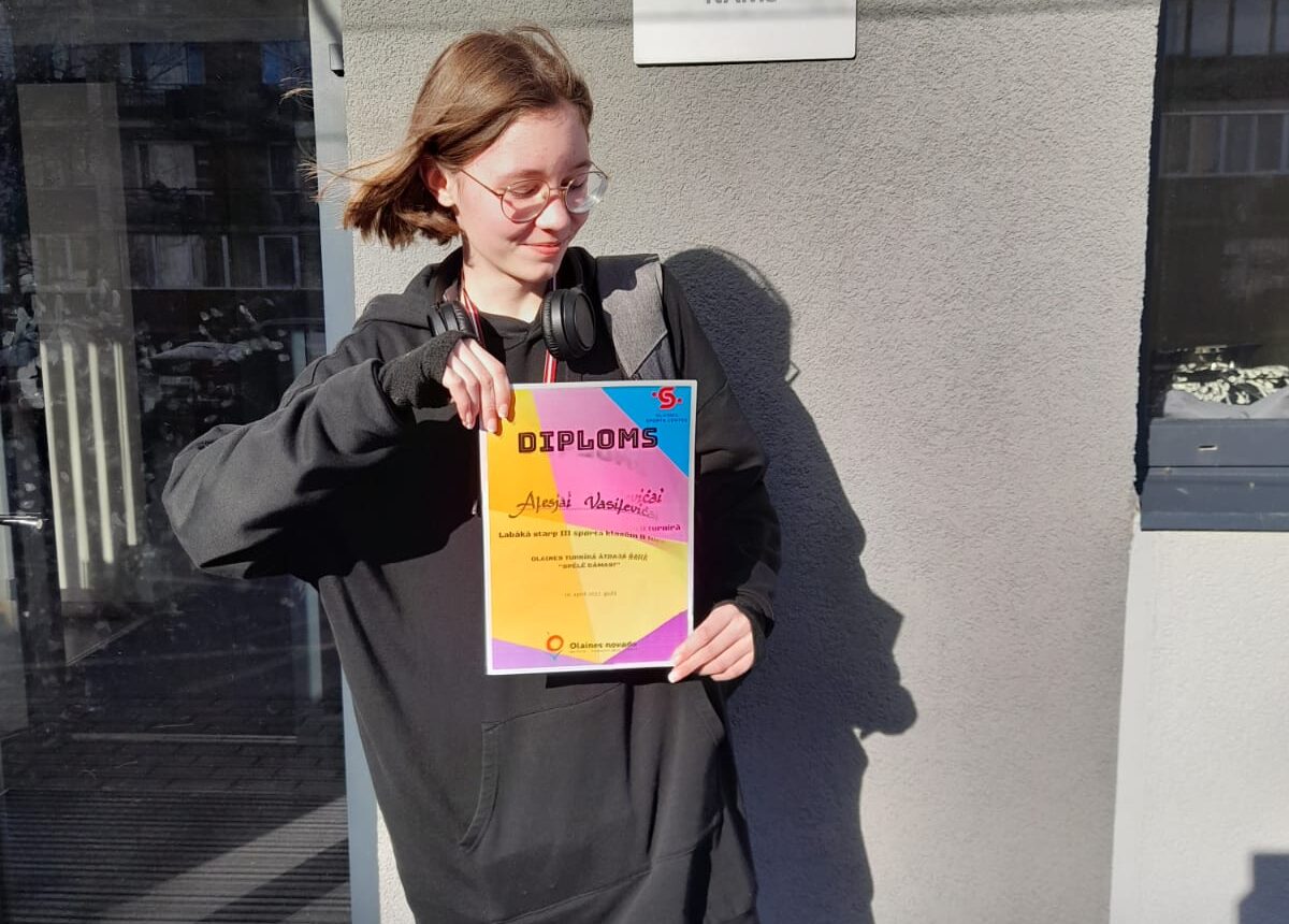 Olainē pirmo reizi norisinājās šaha turnīrs “Spēlē dāmas”