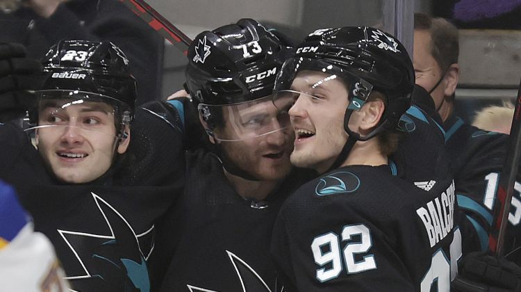 Balcers spēlē 13 minūtes, Sanhosē “Sharks” ar 19 metieniem gūst četrus vārtus