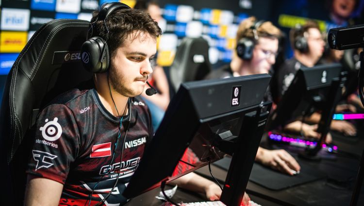 Helvijs broky Saukants un “FaZe” pieveic neitrālos Krievijas spēlētājus un iekļūst 1/4 finālā