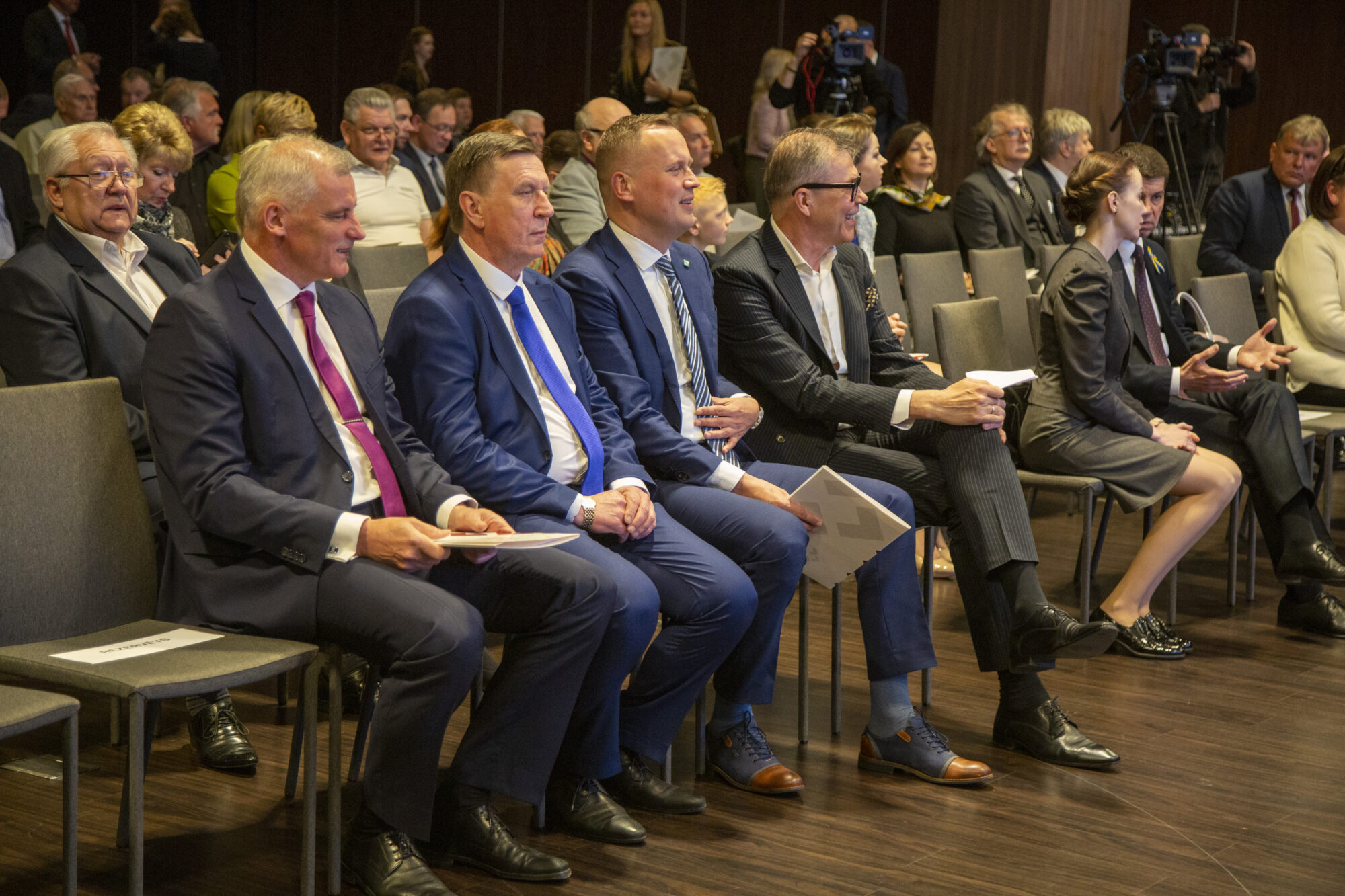 Nedēļas politikas apskats: Nelāgas domas par mīkstčauļu varu