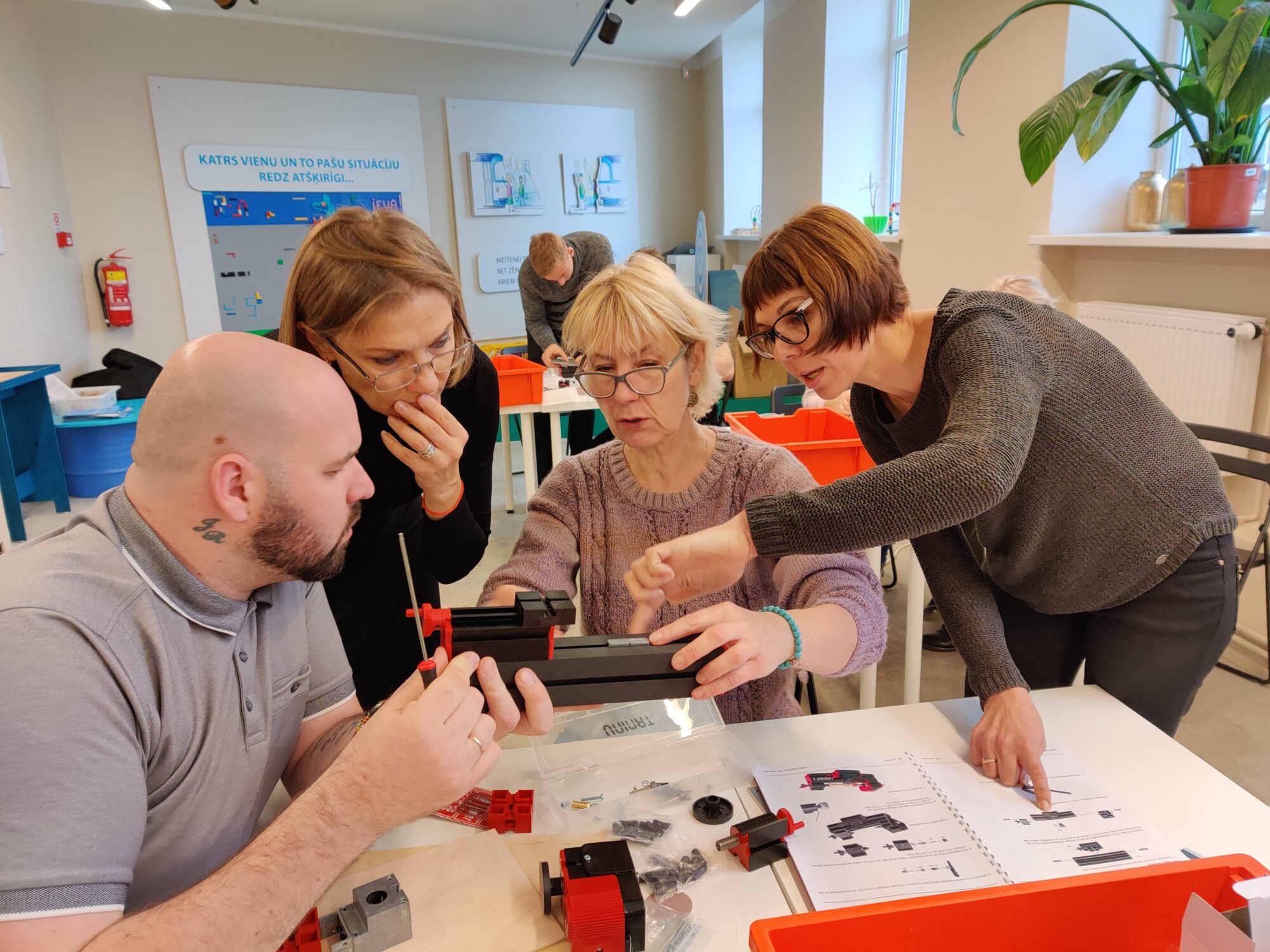Pedagogi aicināti pieteikties neformālās izglītības programmu apguvei