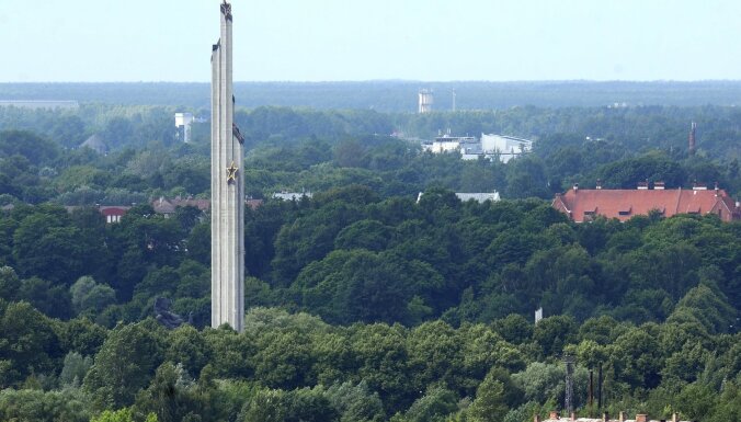 Ārlietu komisija nobalso apturēt Latvijas un Krievijas līguma pantu par memoriālo būvju uzturēšanu