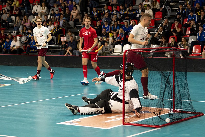 Latvijas izlase ar uzvaru pār dāņiem iekļūst pasaules florbola čempionāta finālturnīrā