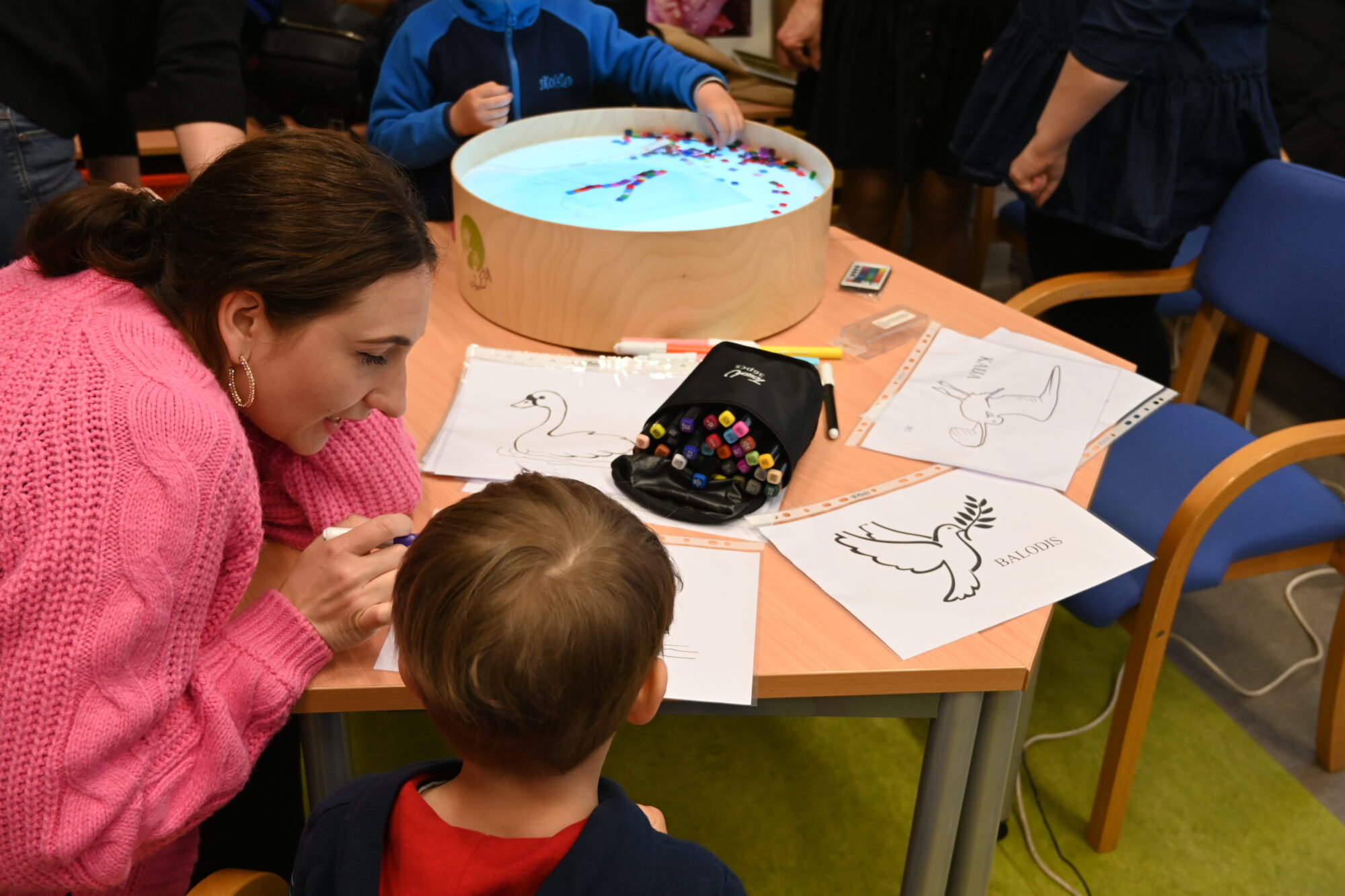 Topošie pirmsskolas pedagogi darbojas ar ukraiņu bērniem
