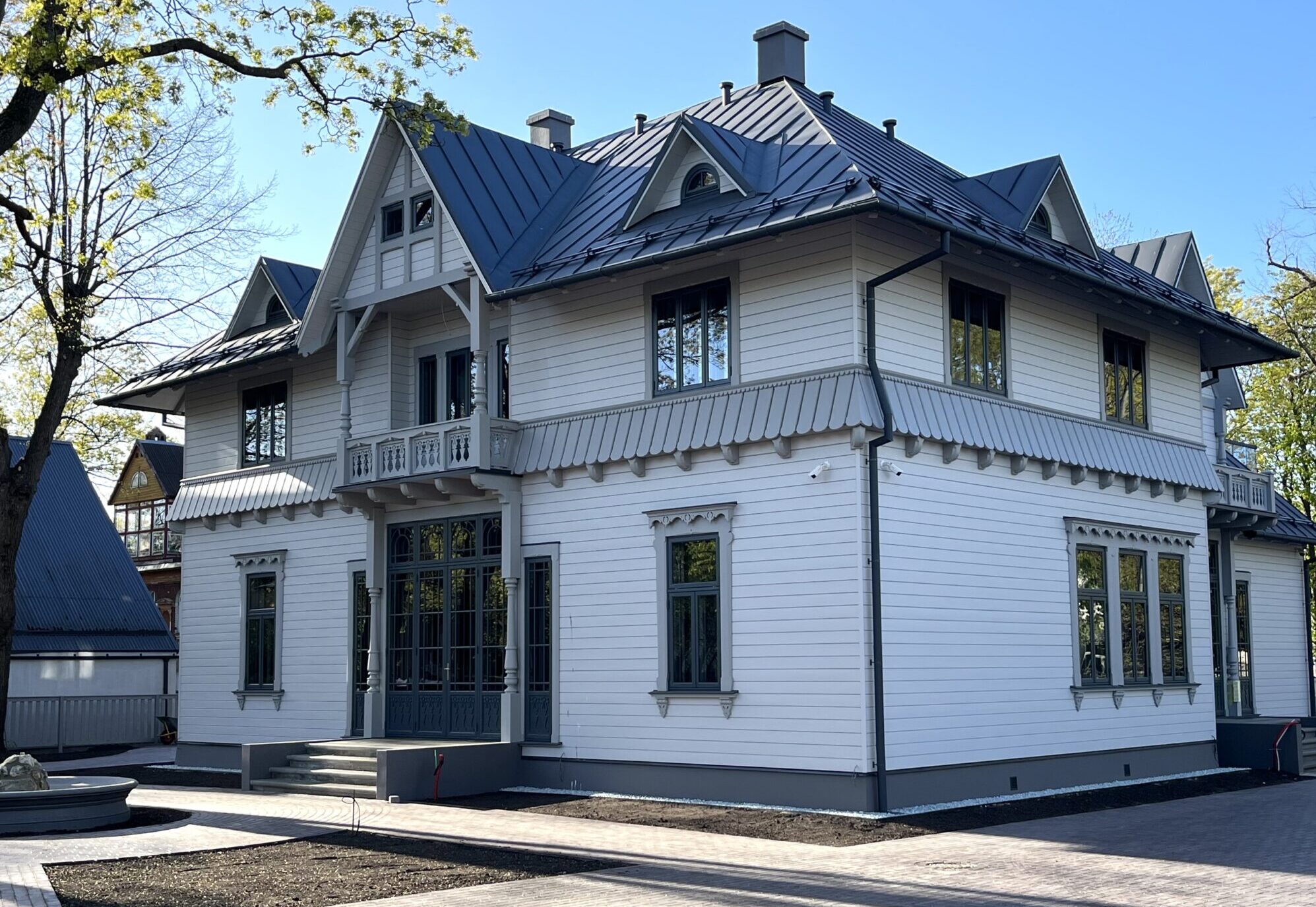 Ekspluatācijā nodota pārbūvēta viesnīcas ēka Peldu ielā 56