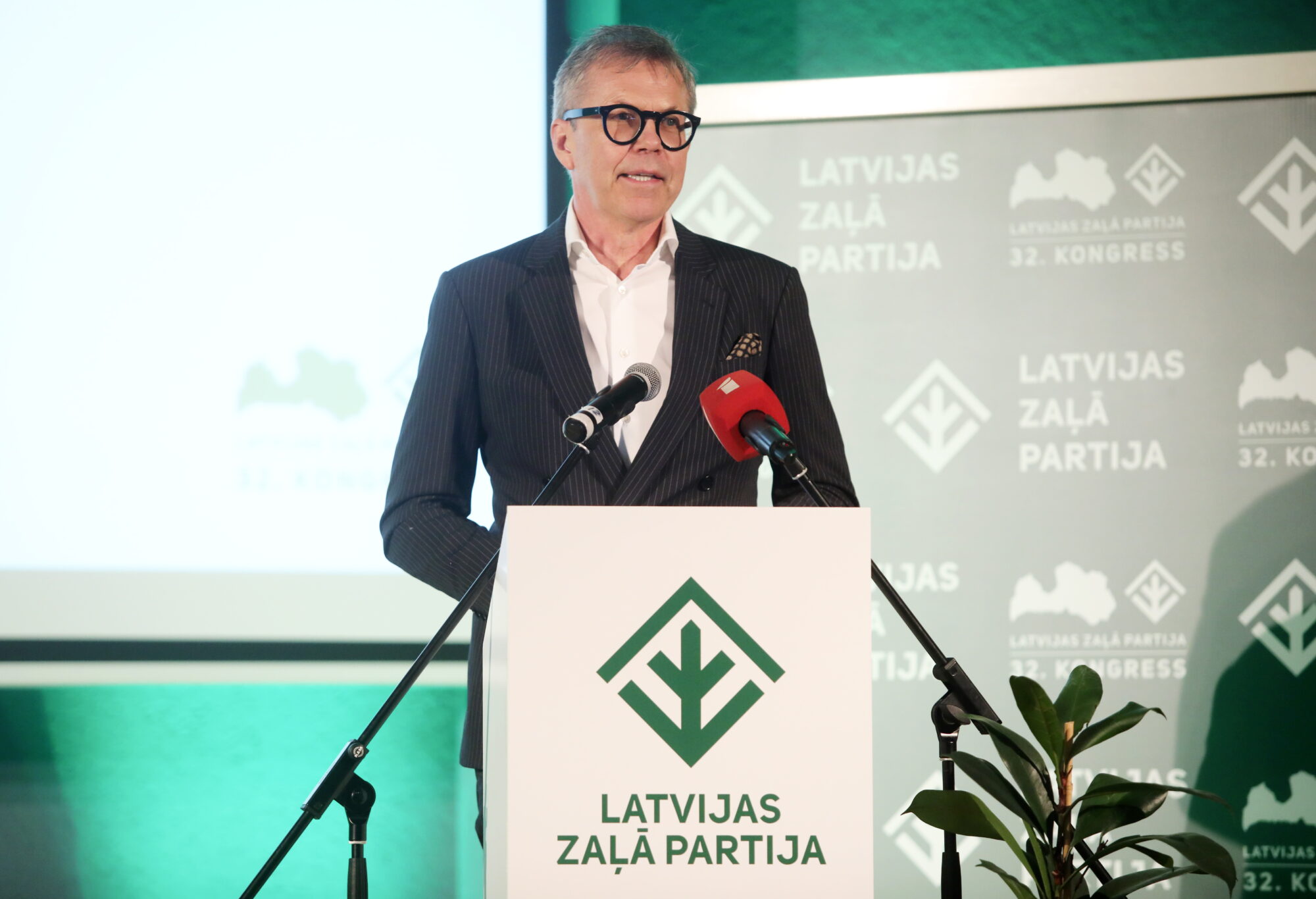 LZP atbalsta partiju apvienības veidošanu ar LRA un LP
