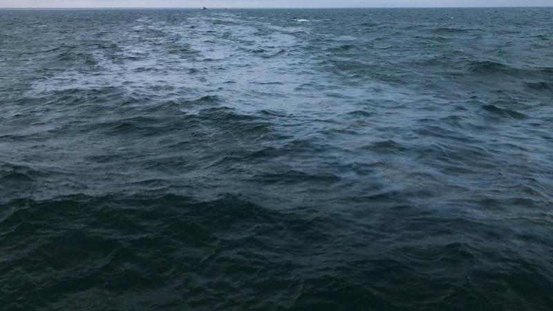 Baltijas jūrā starp Somiju un Zviedriju parādījies prāvs nezināmas vielas plankums