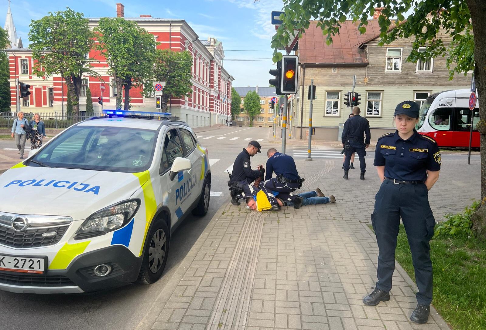 Koncerta laikā aizturētais strīdā ar policiju gūst otru uzvaru