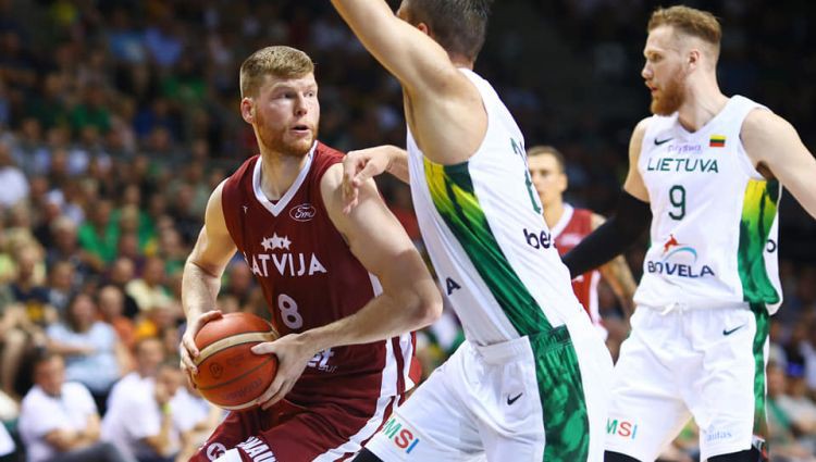 Latvijas basketbolisti otrajā pārbaudes spēlē piekāpjas Lietuvai